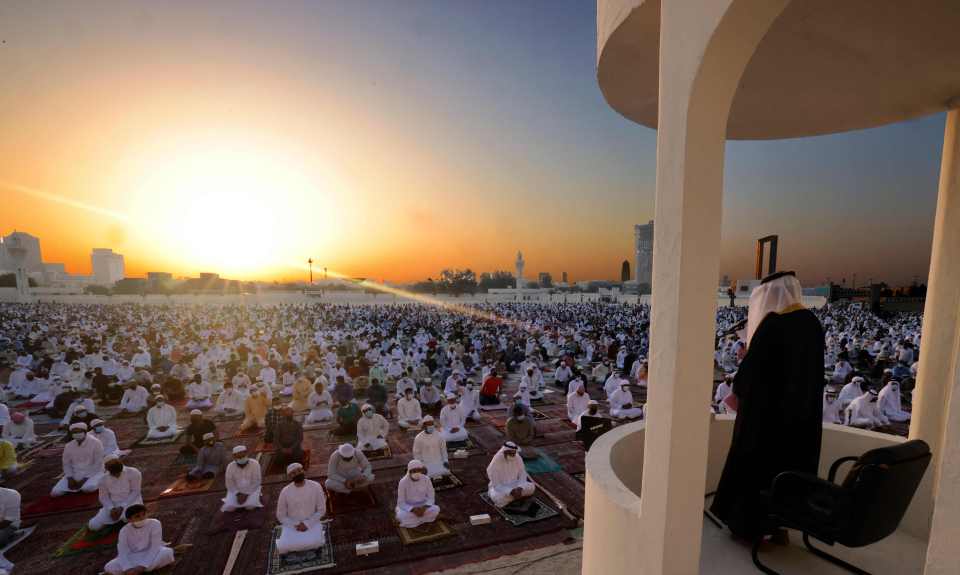 Muslims gather in prayer to observe Ramadan