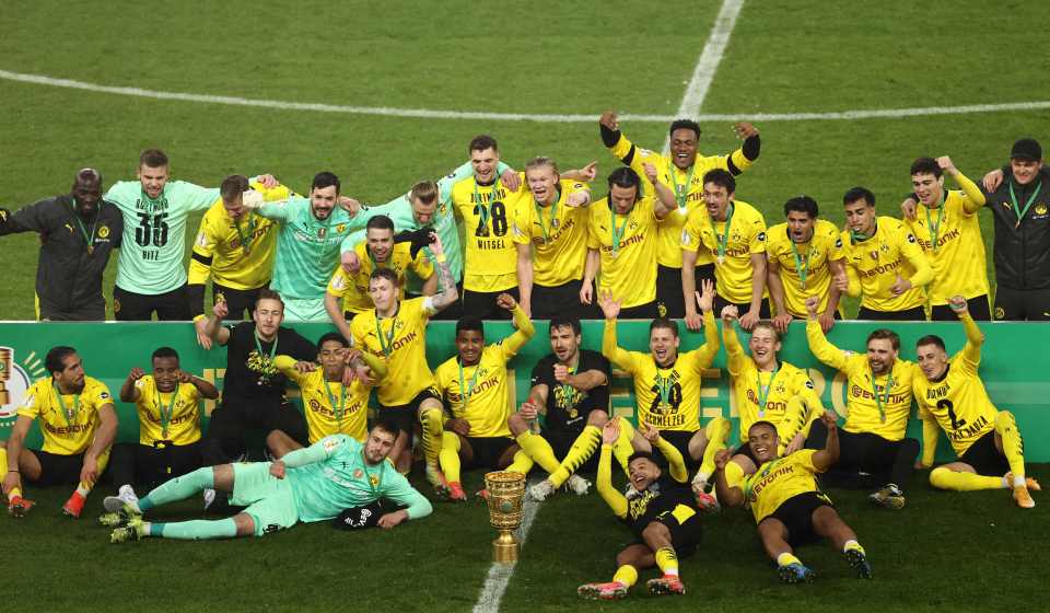 The stars lined up to celebrate with the coveted trophy