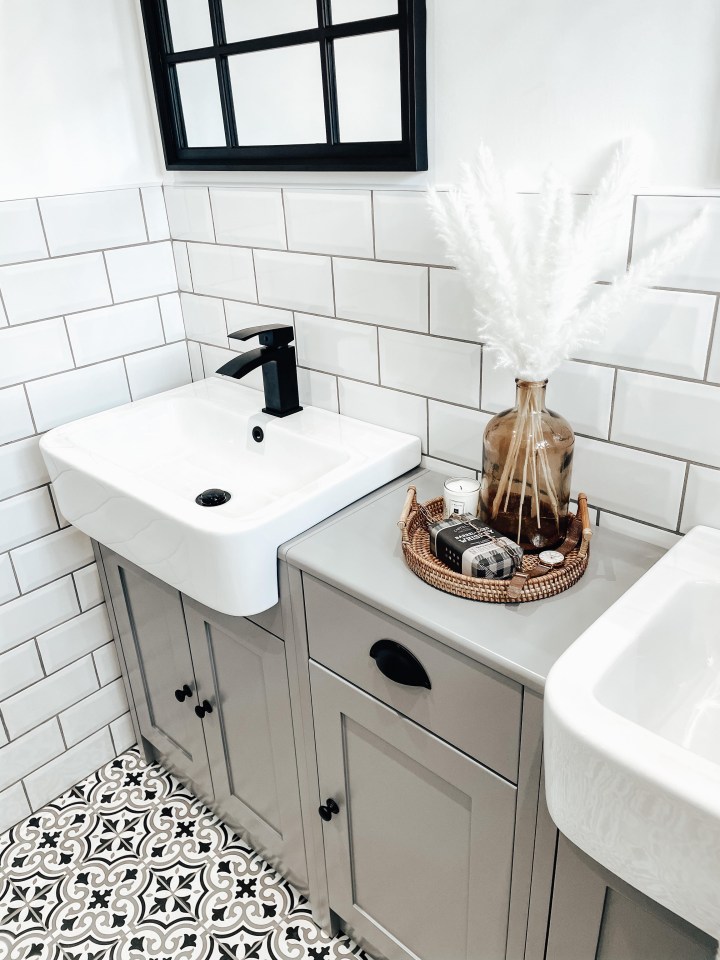 Suzanne designed the bathroom using sleek monochrome fixtures and light colours