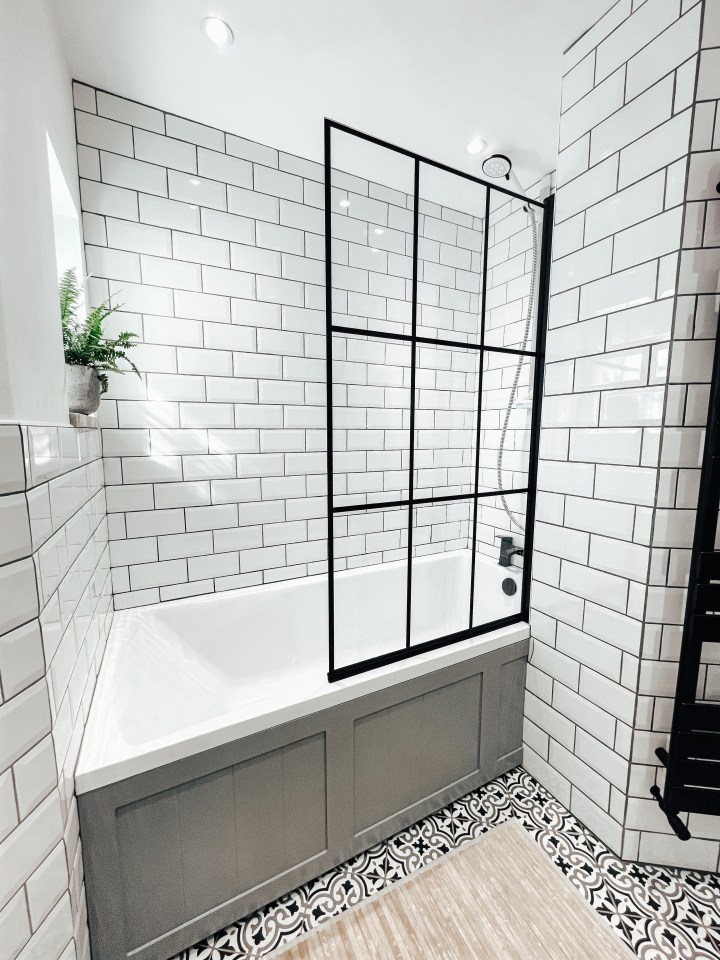 The couple put together a chic and stylish bathroom that was Instagram-ready