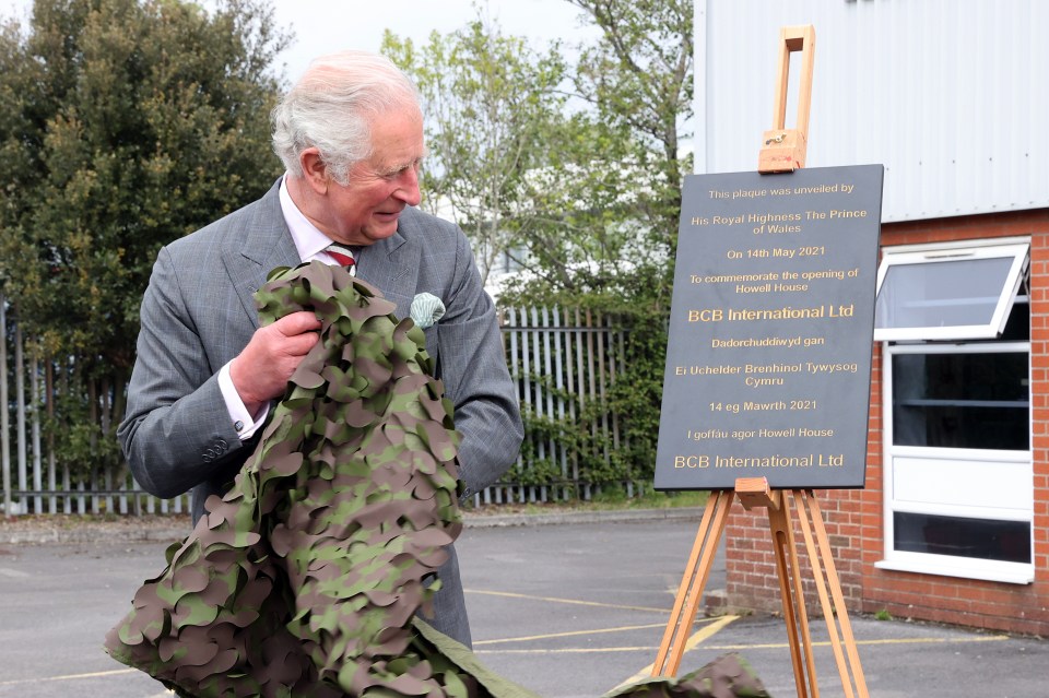 He unveiled a plaque to officially open the new headquarters of BCB at the end of his visit