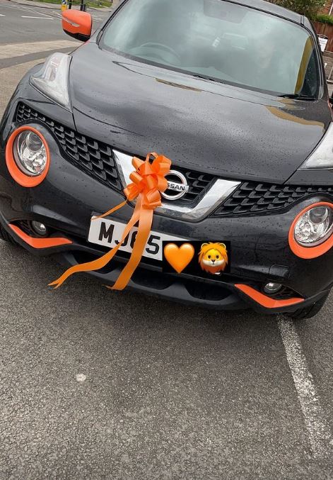 Someone has decorated their car with orange ribbons for Azaylia