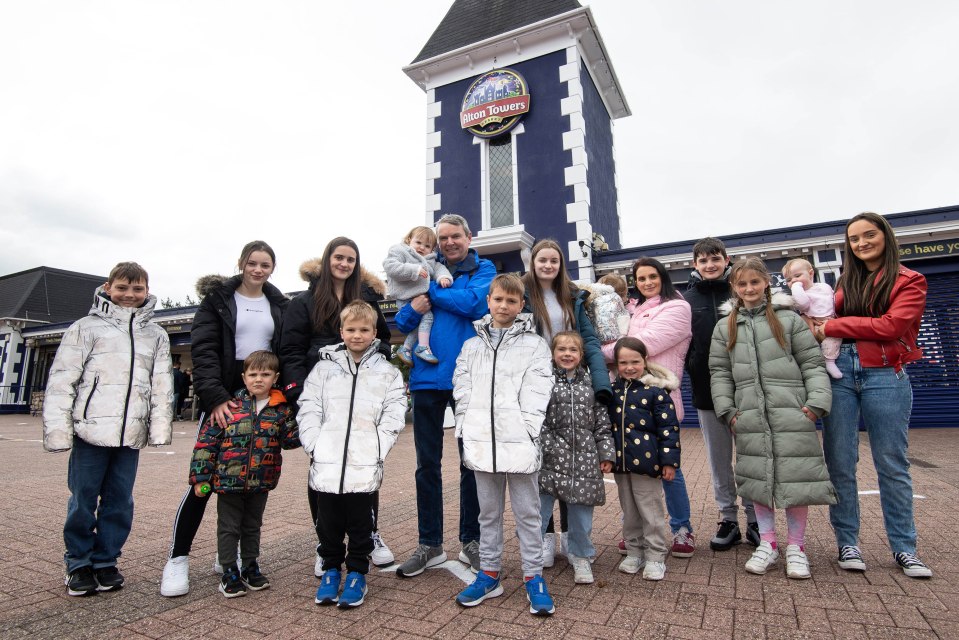 Britain's biggest family have enjoyed a family theme park day out at Alton Towers