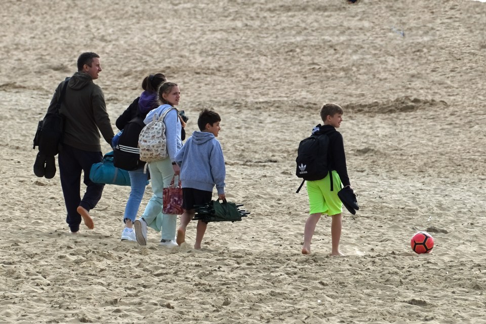 Families setting off for a day at the beach