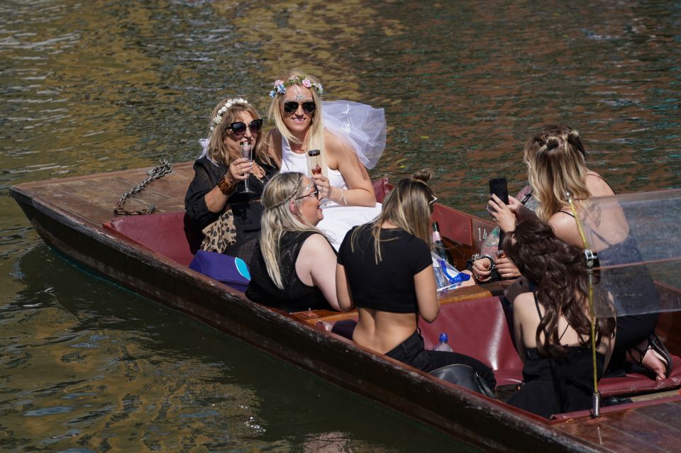 Punters share drinks on the River Cam