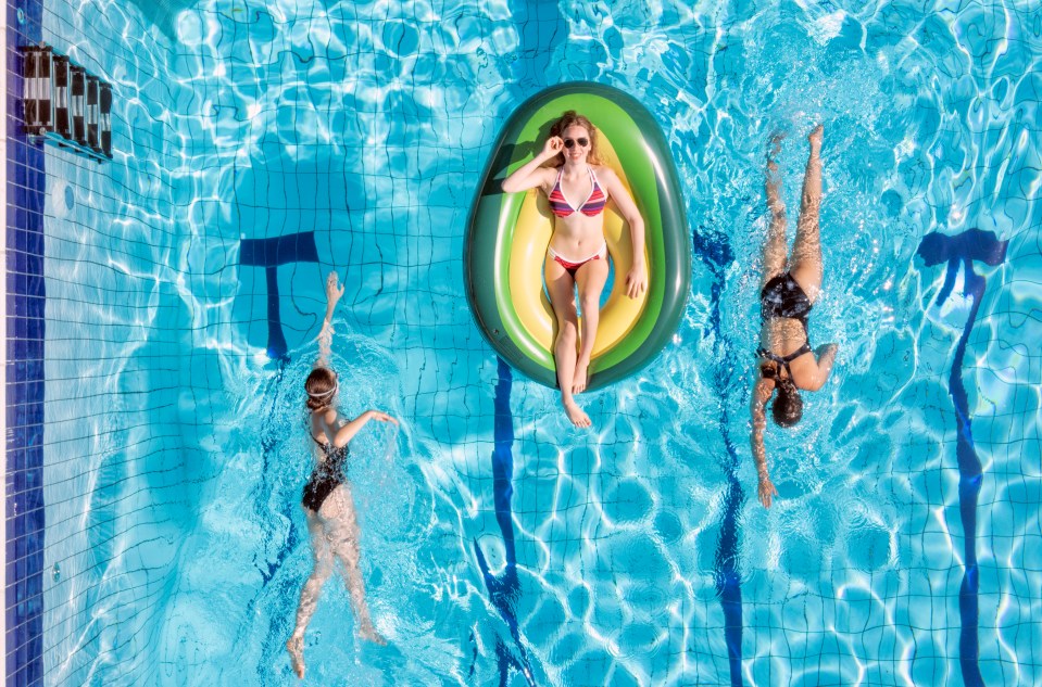 Pals enjoy the scorching temperatures in Petersfield Open Air pool in Hampshire