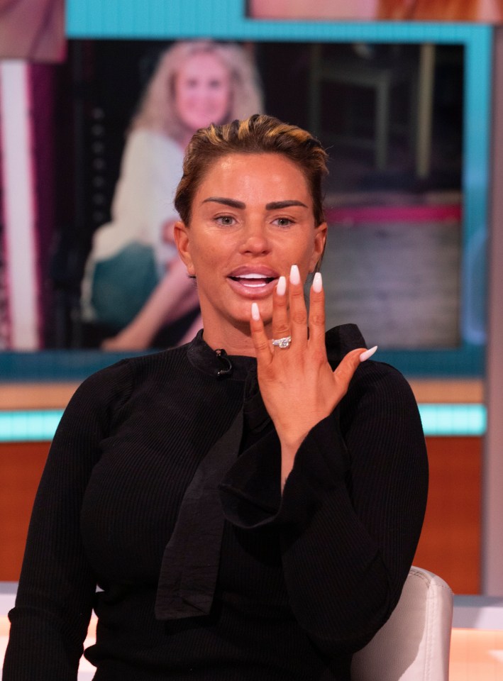 Katie proudly showed off her amazing ring on the show