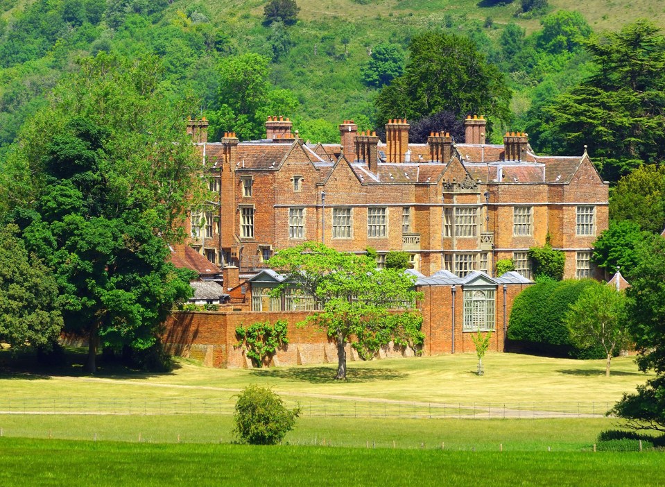 The PM's country pile in Buckinghamshire is hotly-tipped for the bash