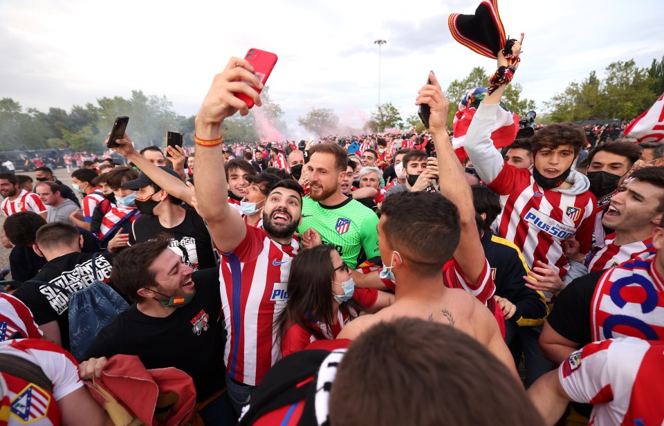 Goalkeeper Jan Oblak celebrated with Atleti fans after the match