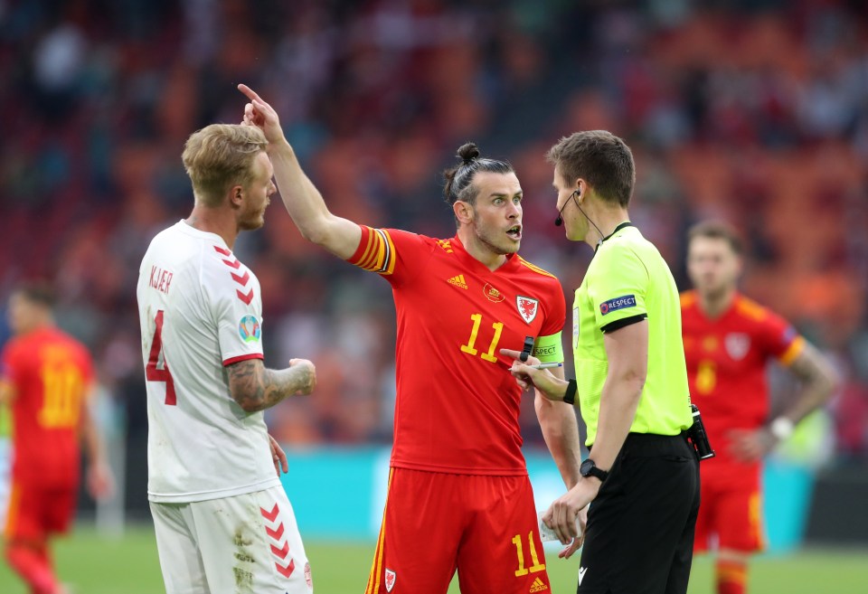 Gareth Bale argued with the referee about whether Kieffer Moore was fouled