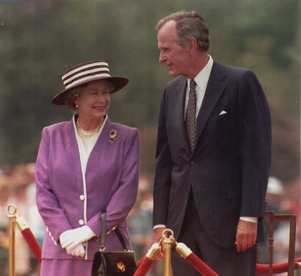 Bush Snr hosts Queen in 1991