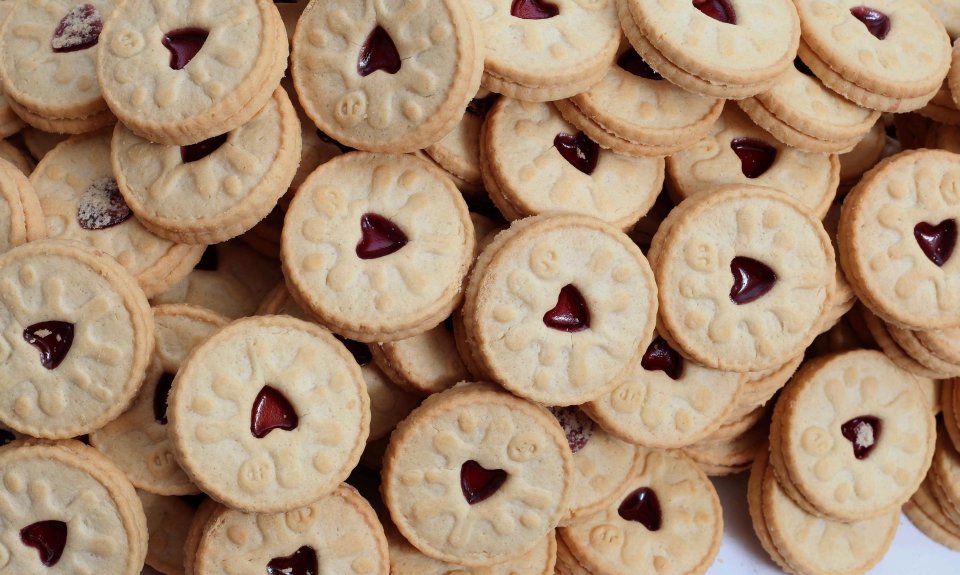 Nutella owner Ferrero has agreed a deal to snap up Jammie Dodgers manufacturer Burton's Biscuits