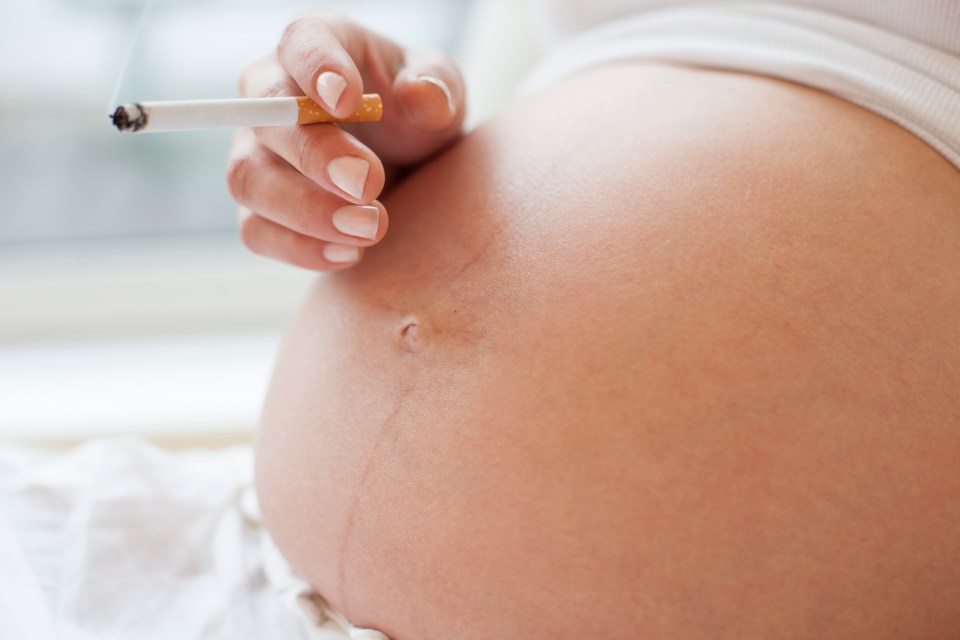 Pregnant women could be offered vouchers to help them stop smoking