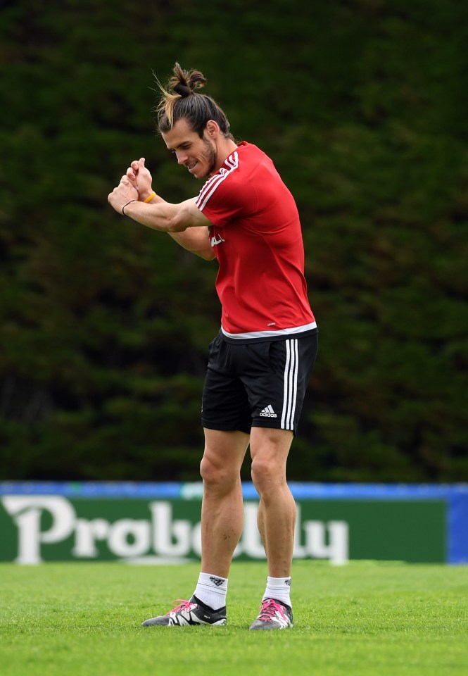 The former defender has predicted Gareth Bale producing a golf celebration this summer