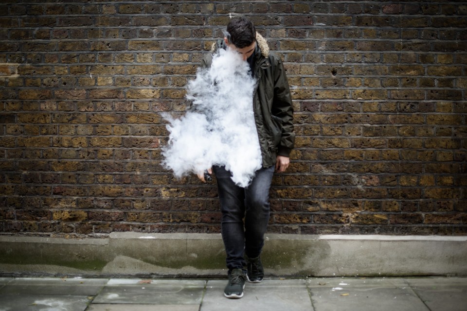 There are 6.9million smokers and 3.2million vapers in the UK