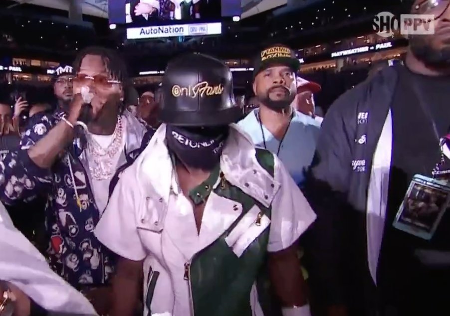 Floyd Mayweather donned an OnlyFans cap