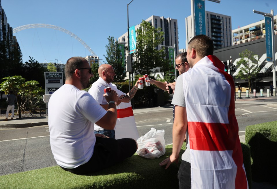 England fans cheers to the Three Lions