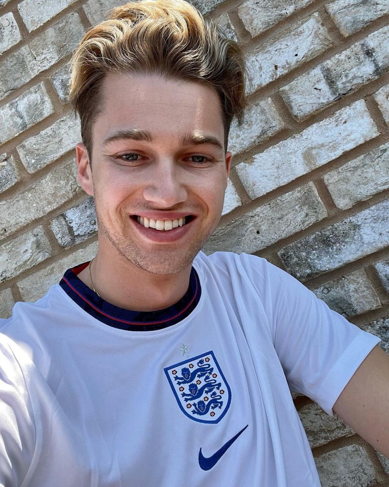 Ex Strictly star AJ Pritchard flashed a beaming smile ahead of kick-off in his England kit