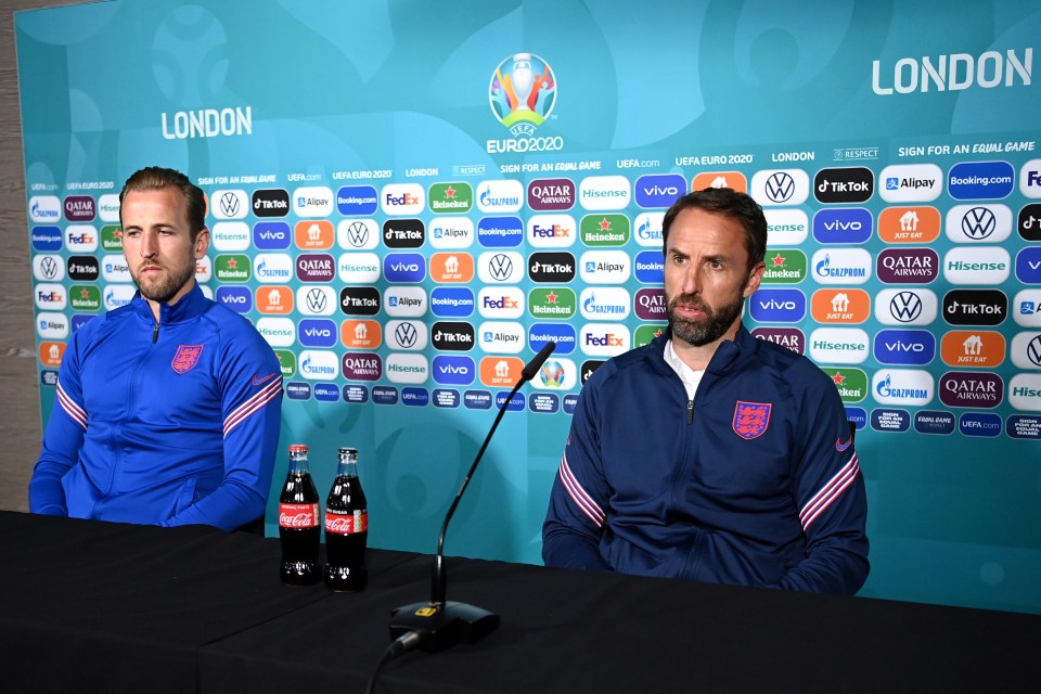 Harry Kane and Gareth Southgate did not remove the Coca-Cola bottles during the conference