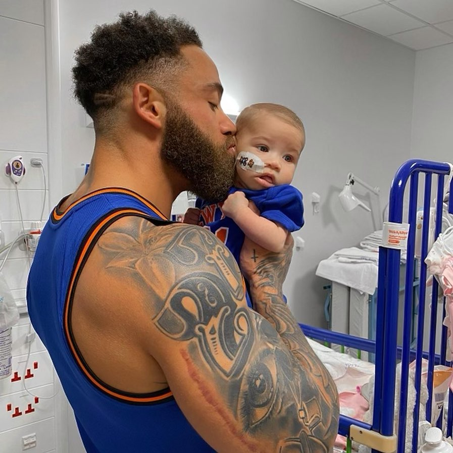 Ashley Cain with his late daughter Azaylia