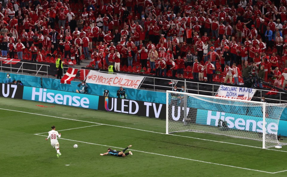 Yussuf Poulsen pounces on Roman Zobnin's blunder to put Denmark 2-1 up