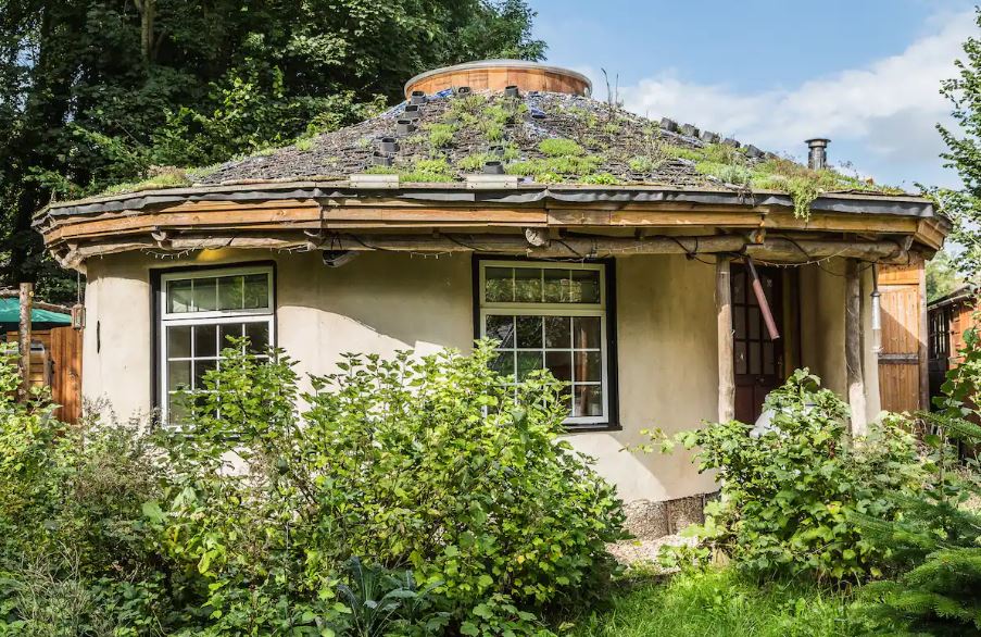 Explore the Kent countryside from this 'earth home'