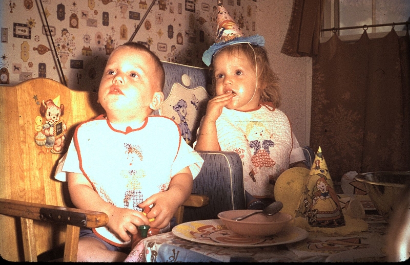 David and his sister Denise on their second birthdays at the Miscavige house in Willingboro, New Jersey