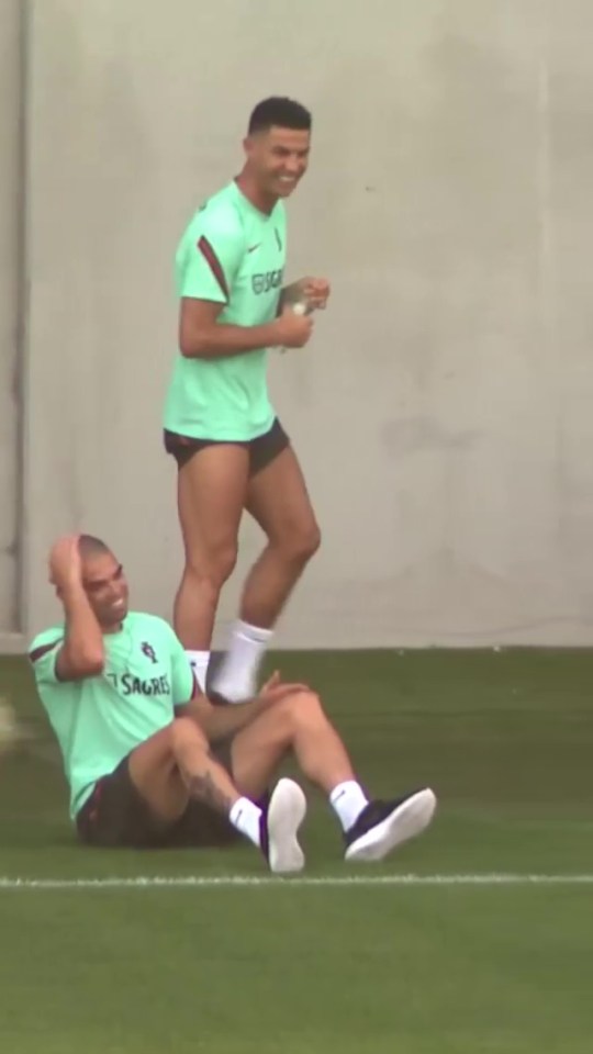 Ronaldo finds it very funny and Pepe takes the prank well