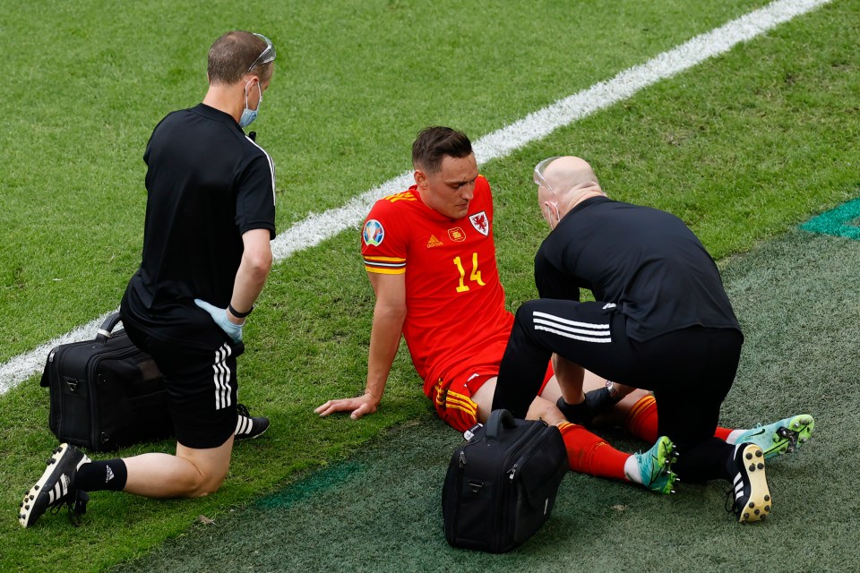 Connor Roberts' injury added to Wales' difficult first-half in Amsterdam