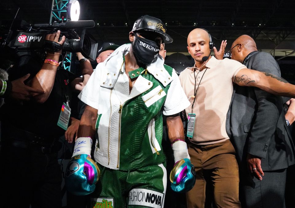 Floyd Mayweather wearing an OnlyFans cap before fighting Logan Paul