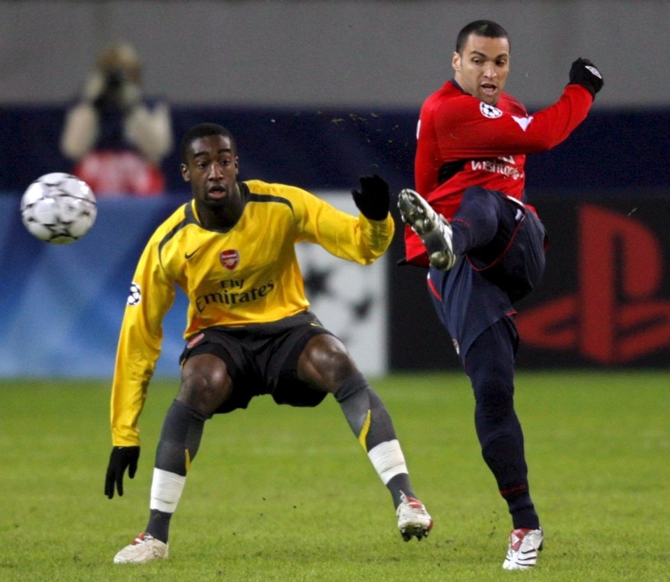 Daniel Carvalho - in action against Arsenal in 2006 - has revealed he used to drink EIGHT litres a day