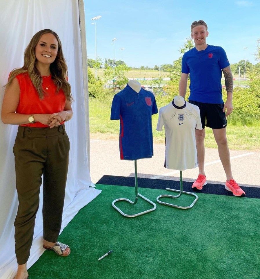 Kelly enjoys some one-on-one time with England No1 Jordan Pickford