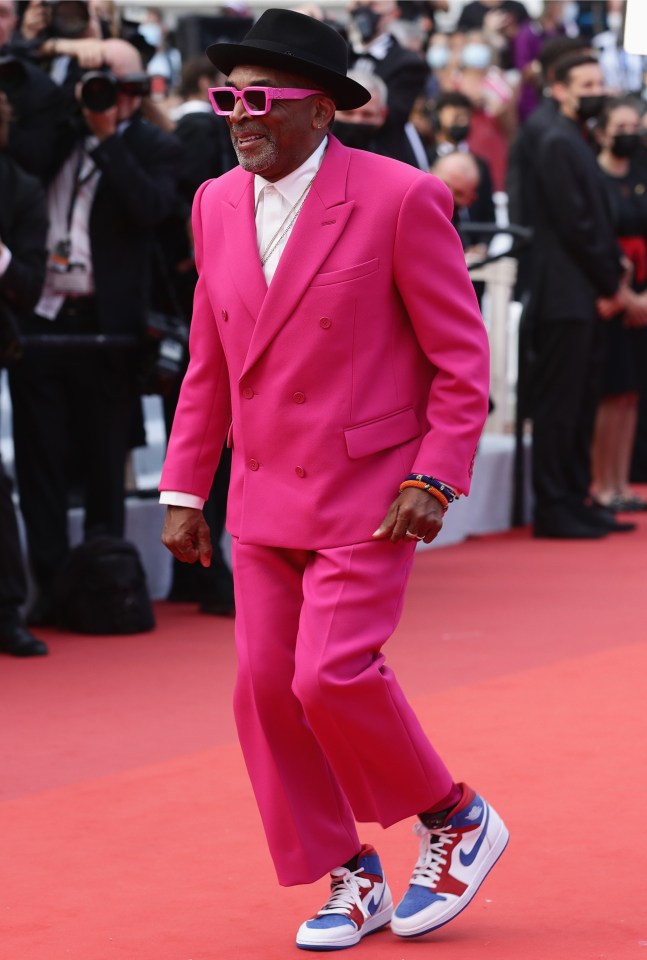 Spike Lee turned heads in this fuchsia pink suit and matching shades