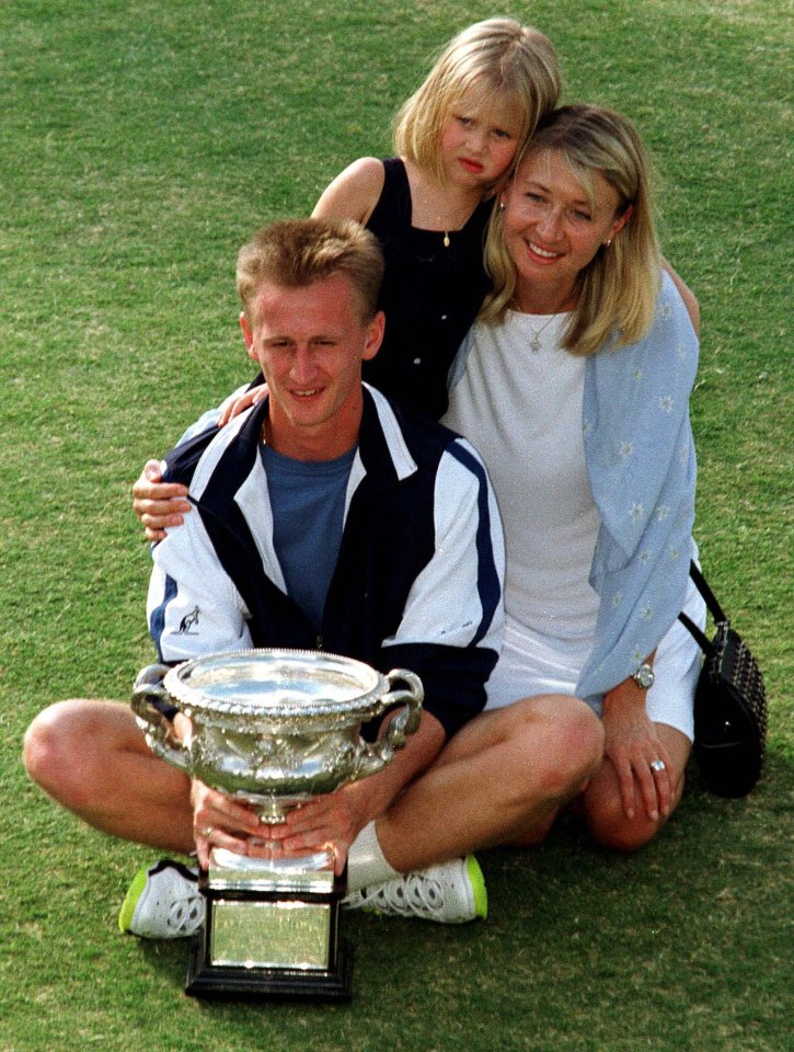 Korda Sr celebrated his 1998 Australian Open success with wife Regina Rajchrtova and daughter Jessica