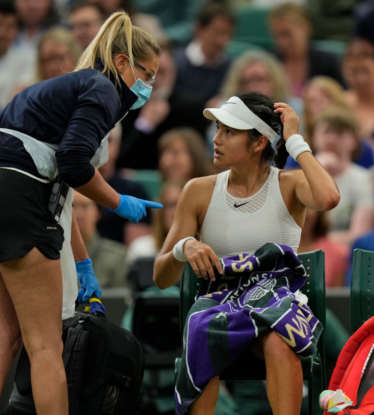 A medic came to help Raducanu as she took a seat