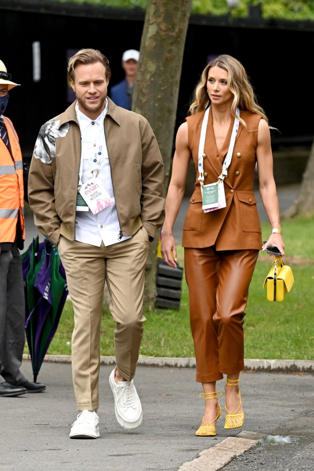 Olly Murs put one leg forward with his girlfriend Amelia