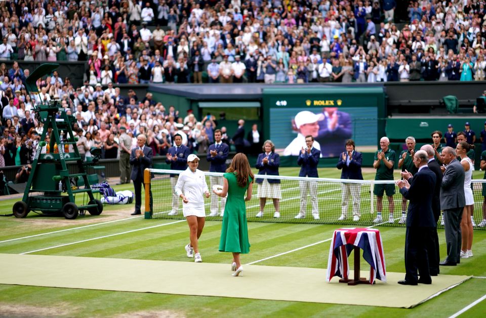 The Duchess of Cambridge presents Ashleigh Barty with the trophy after winning the ladies' singles final