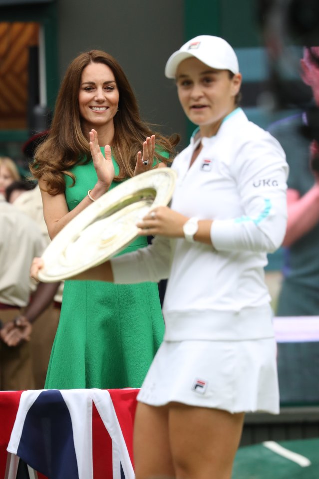 Kate applauds as Barty holds the trophy