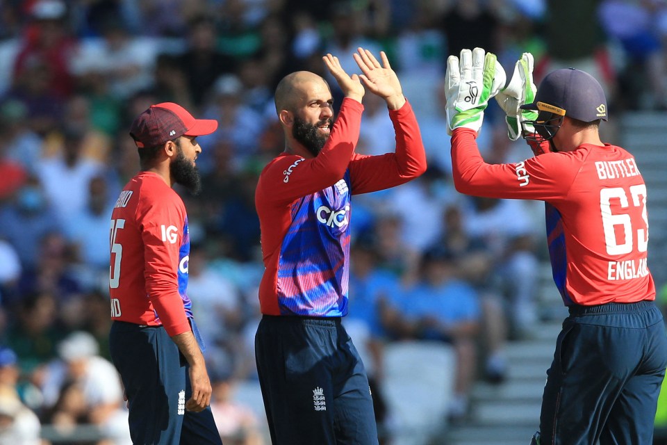 Moeen Ali picked up two wickets as England defeated Pakistan