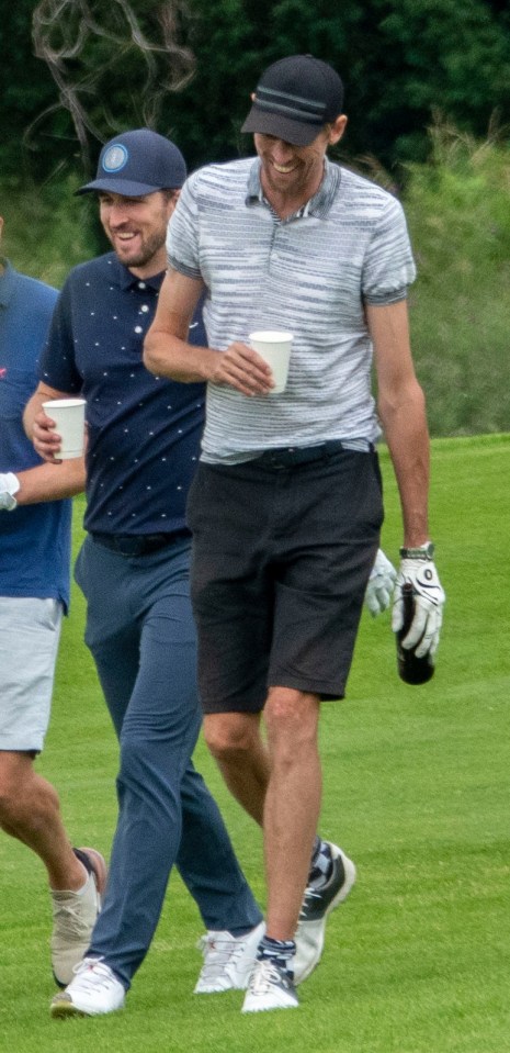 England hero Harry Kane gets back into the swing of things after Sunday’s cup final heartache — by playing golf with footie joker Peter Crouch