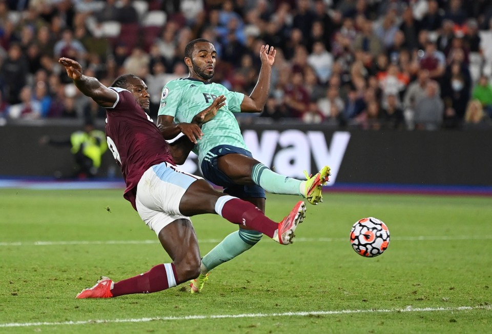 Antonio banged in two goals against the Foxes as the Hammers eased to a 4-1 win