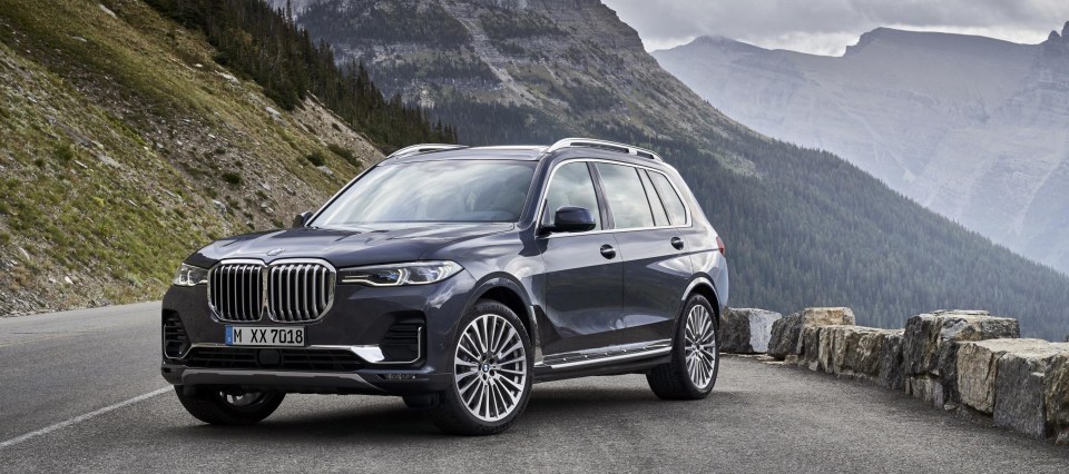 A BMW X7 like this one was stolen and dumped by thieves