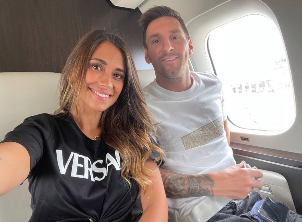 Lionel Messi has just landed in Paris with his wife Antonela