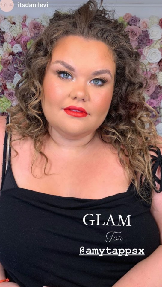 Gogglebox star Amy Tapper had a glam makeover for her friend's wedding