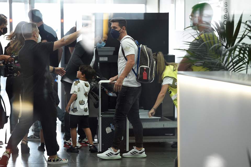 The Argentine superstar travelled with luggage