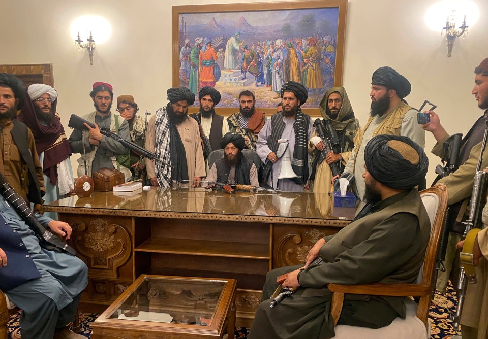 Taliban fighters take control of Afghan presidential palace