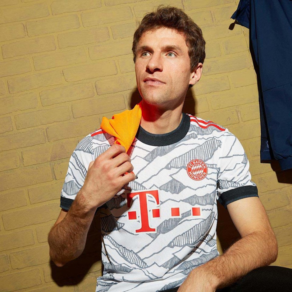 Bayern Munich have released their new third kit and Thomas Muller looks happy to try it