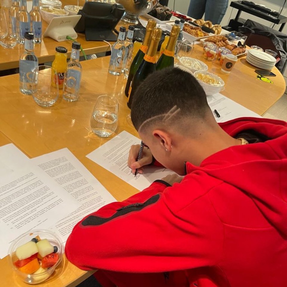 Junior excitedly shared snaps of himself signing to Columbia Records