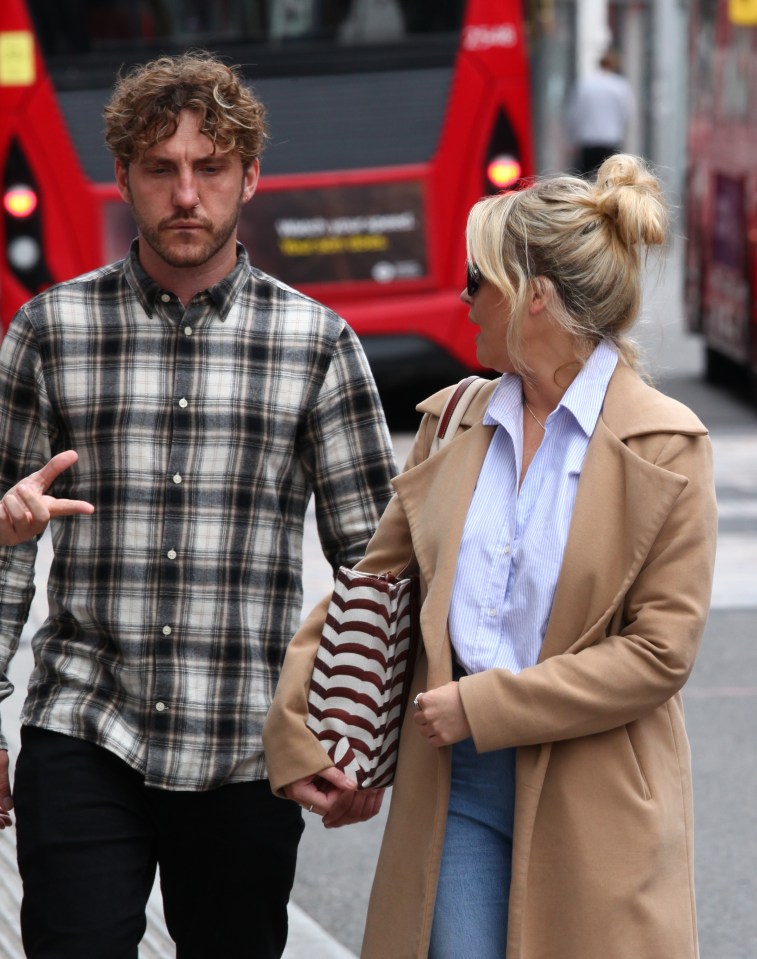 Sean and Emily went for a bite to eat at Nando's in Clapham