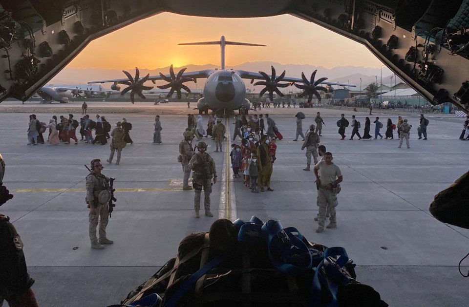 Troops and diplomats board the last flight out of Kabul to the UK